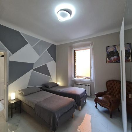 Ampio Appartamento Con 2 Posti Auto E Cortile Genoa Ngoại thất bức ảnh